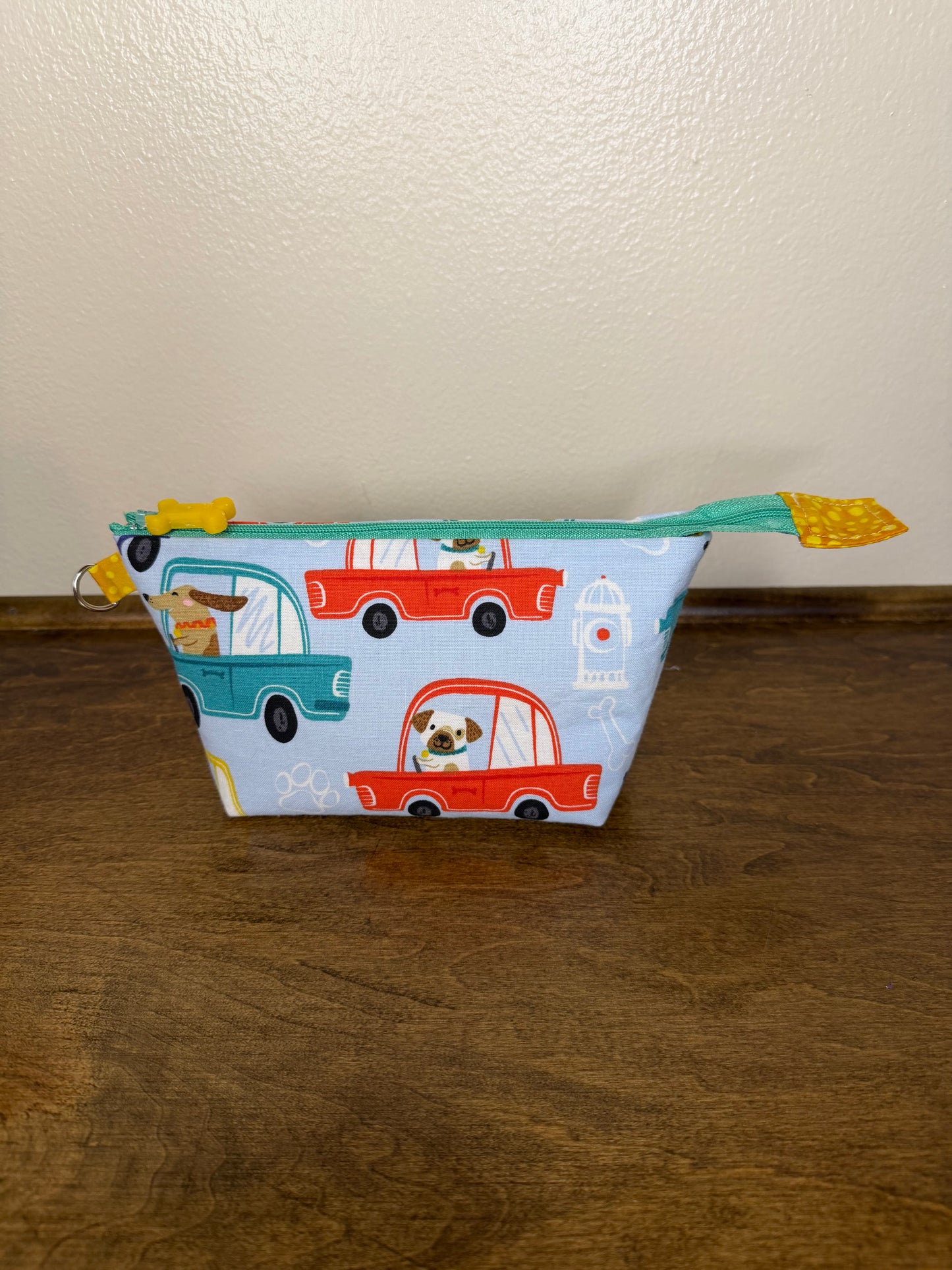 Zipper Bucket Bag - Dogs in Cars