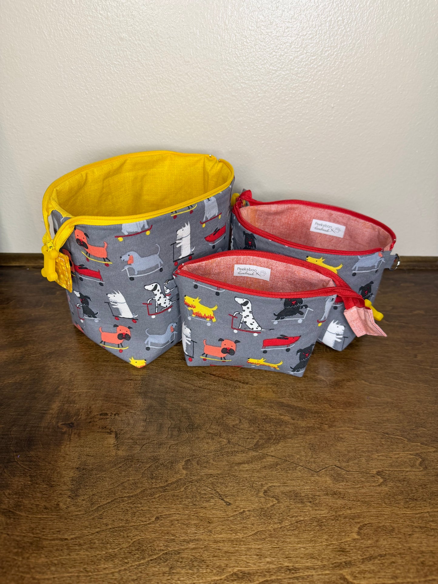 Zipper Bucket Bag - Dogs on Skateboards