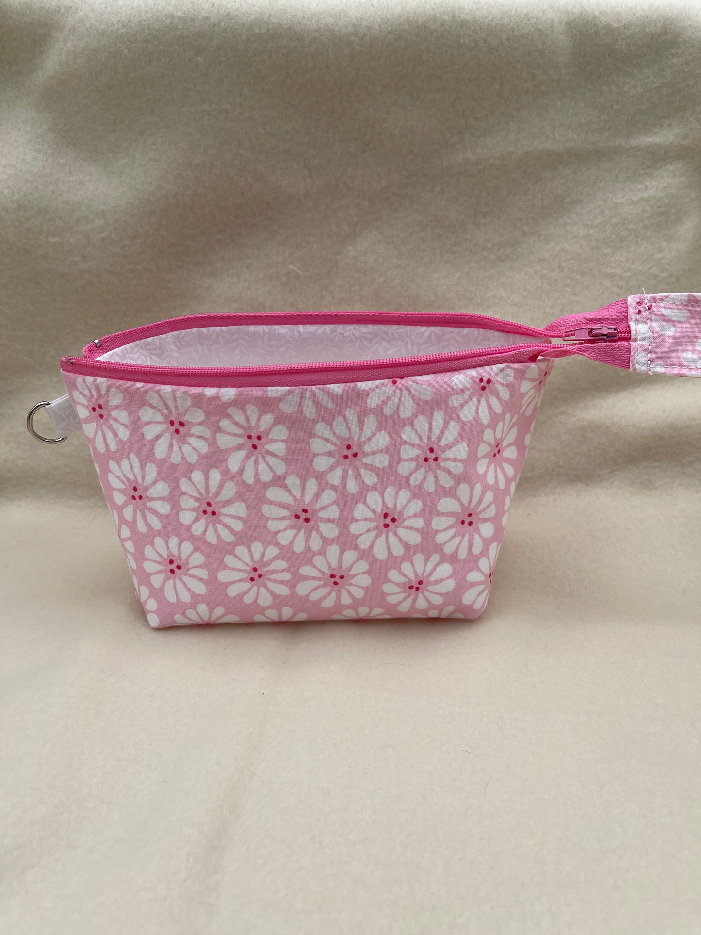 Zipper Bucket Bag - Pretty Pink Flowers