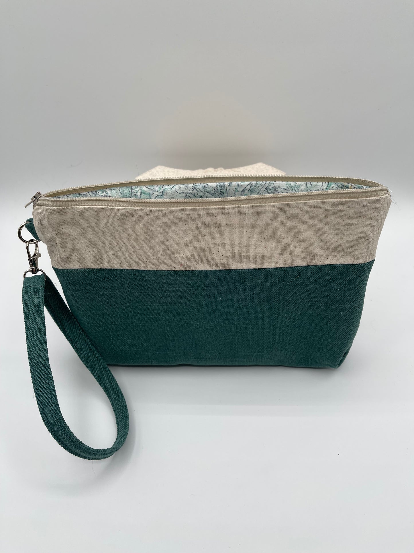 Clutchie - Green Linen