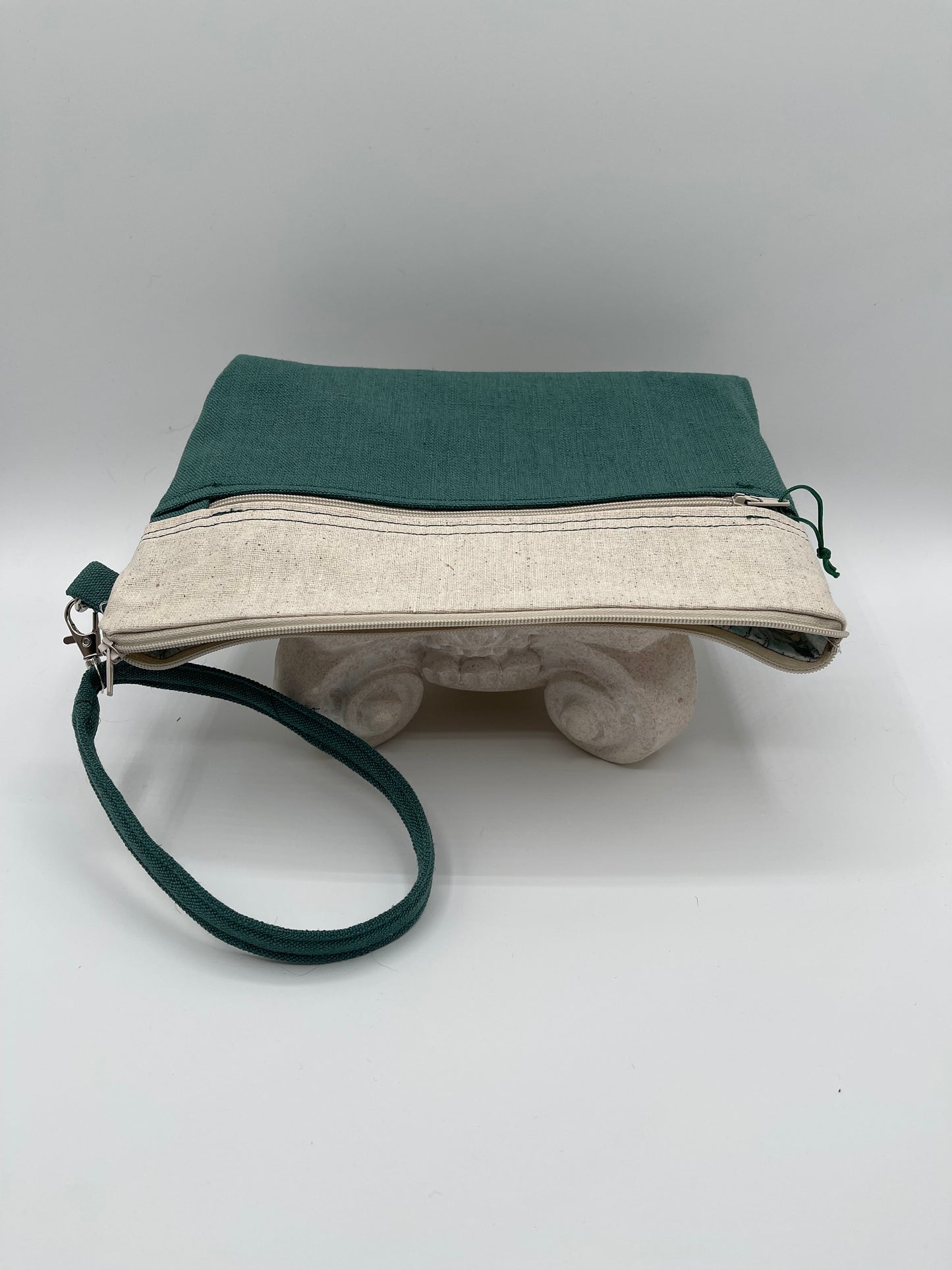 Clutchie - Green Linen